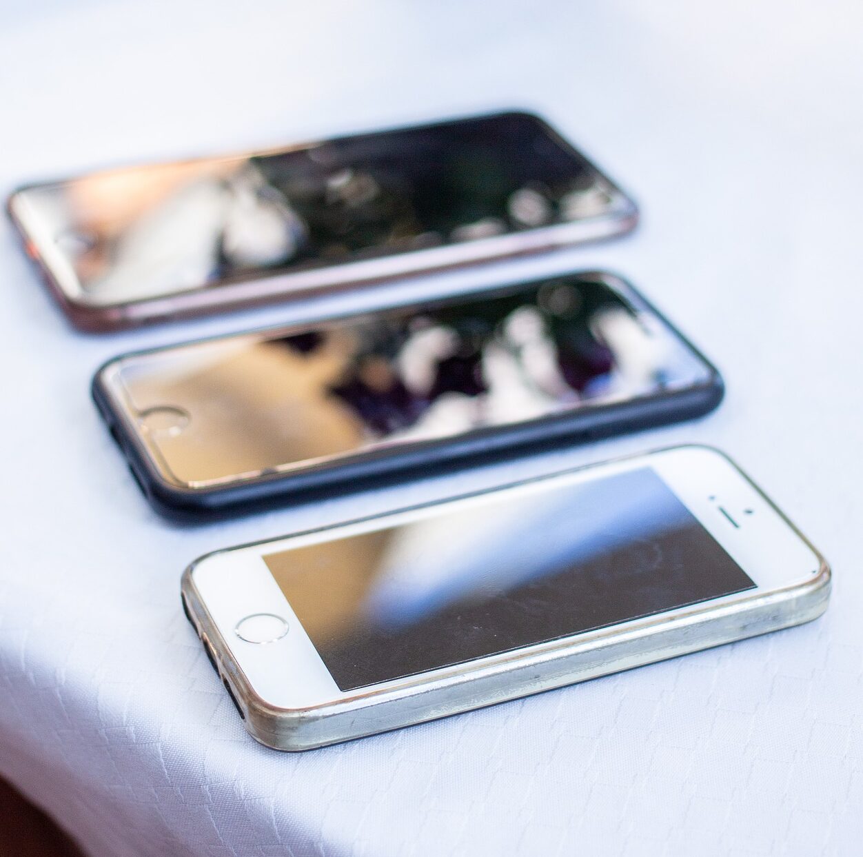 【ミドル・シニア世代必見】iPhoneとアンドロイドを徹底比較　自分に合うスマホを選ぼう！